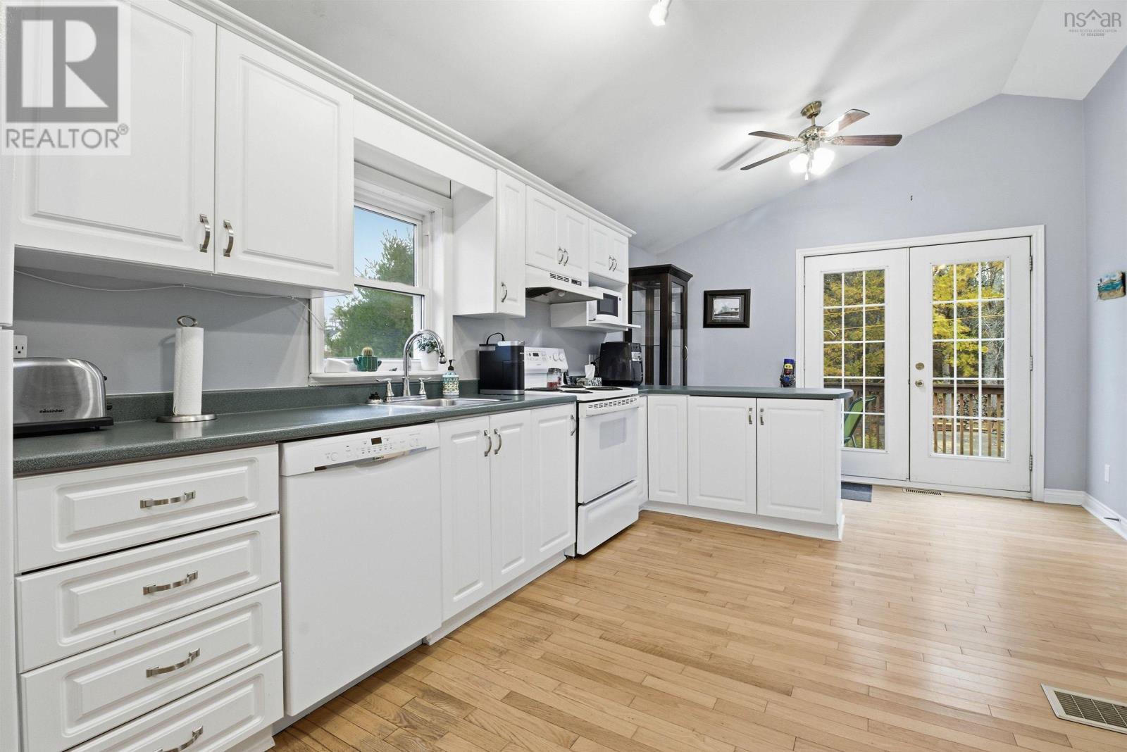 Property 9 of 46 of 643 Highway 1