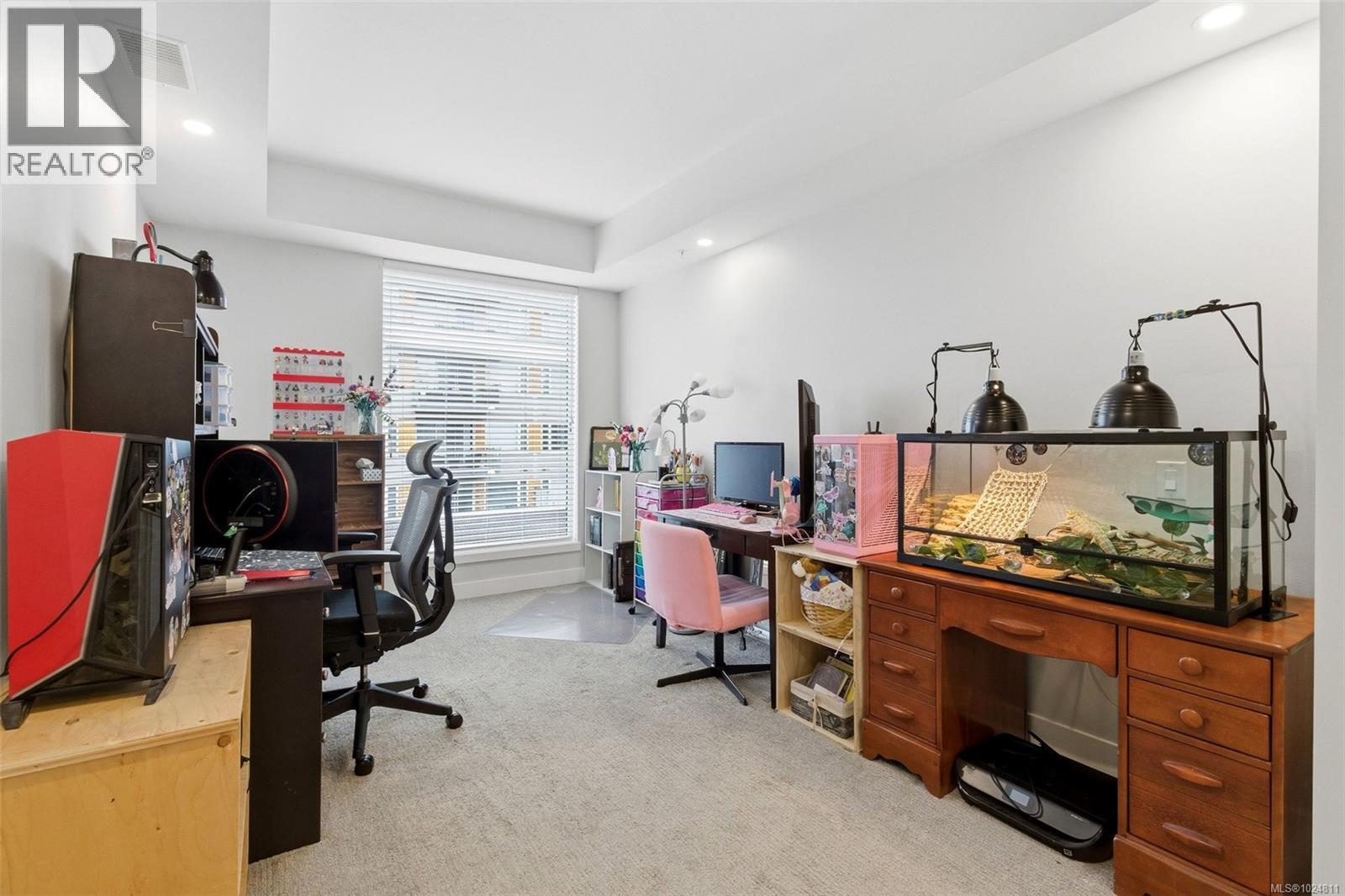 #304 950 Whirlaway Cres - 16