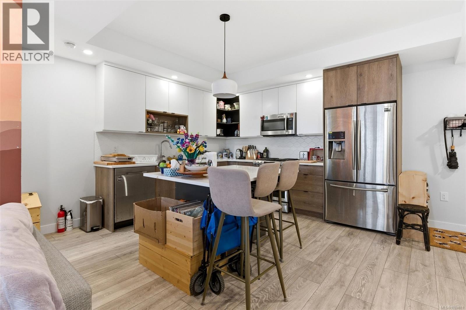 #304 950 Whirlaway Cres - 5