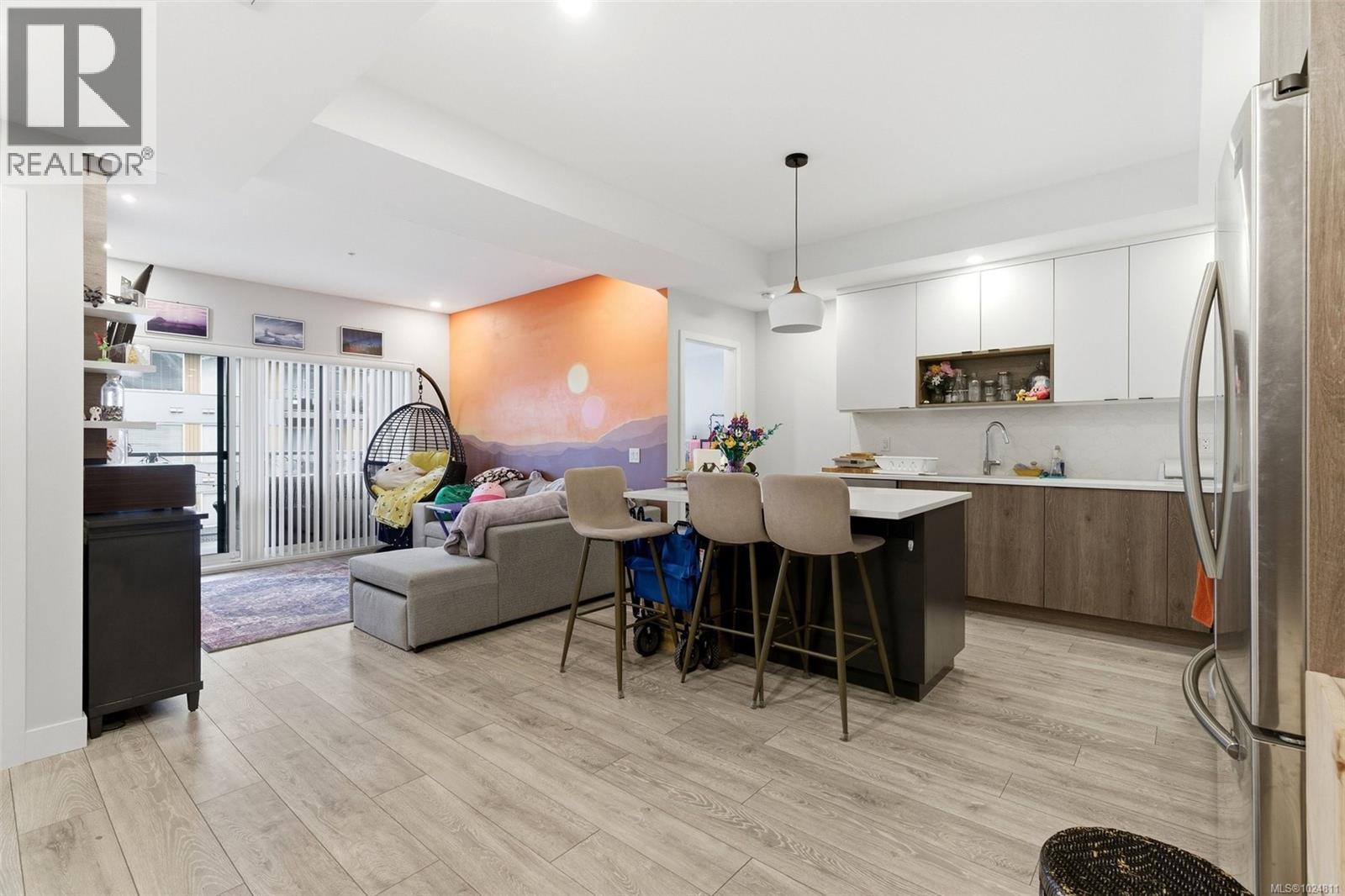 #304 950 Whirlaway Cres - 2