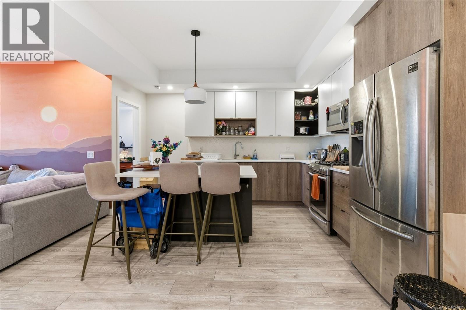 #304 950 Whirlaway Cres - 4