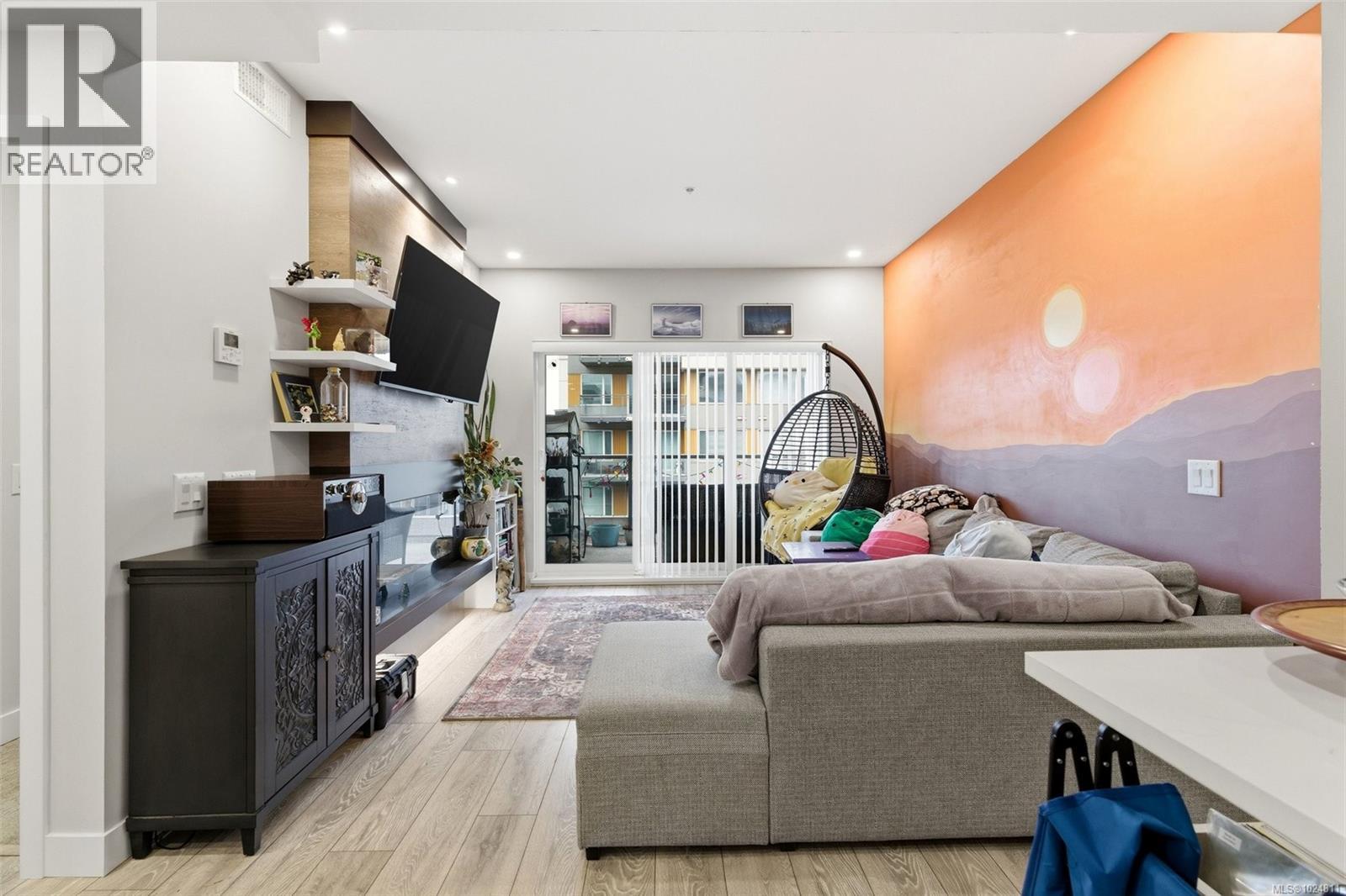 #304 950 WHIRLAWAY CRES - 8