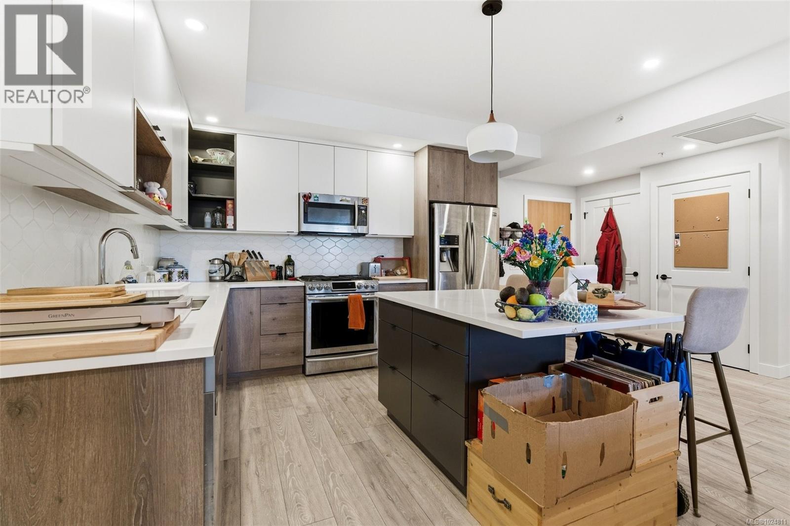#304 950 Whirlaway Cres - 6