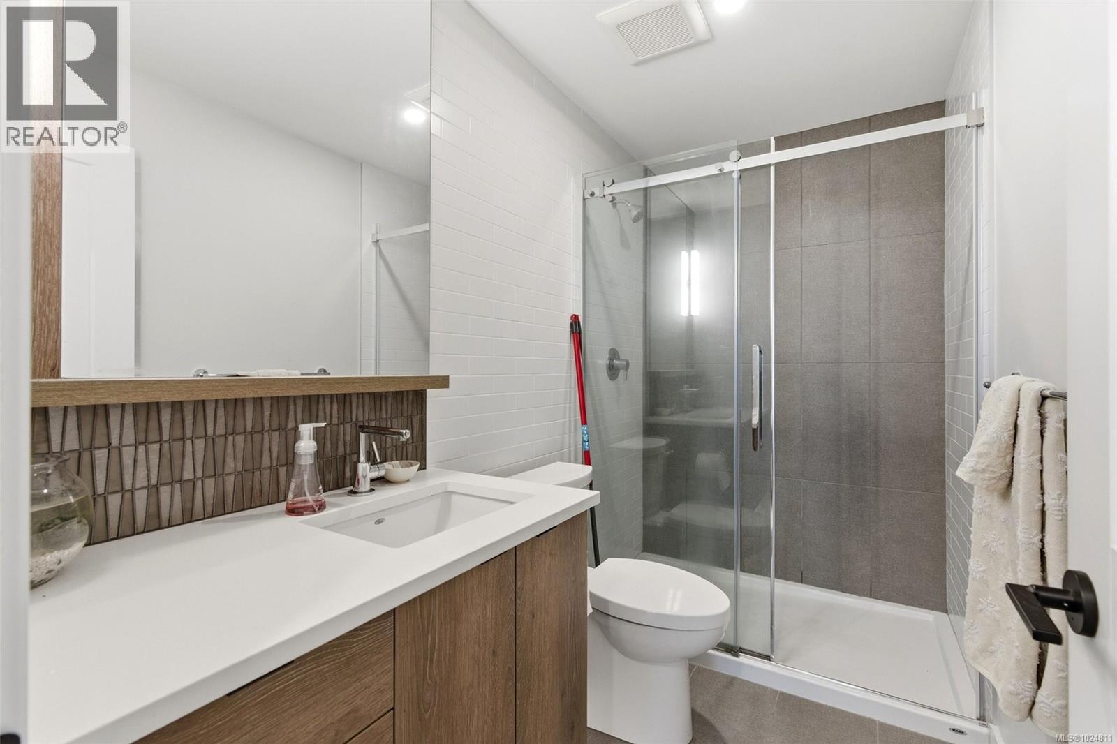 #304 950 WHIRLAWAY CRES - 18