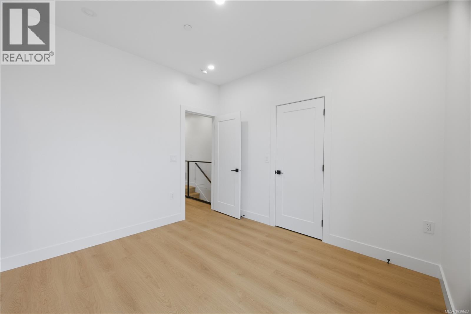 2090 KINGBIRD DR - 27