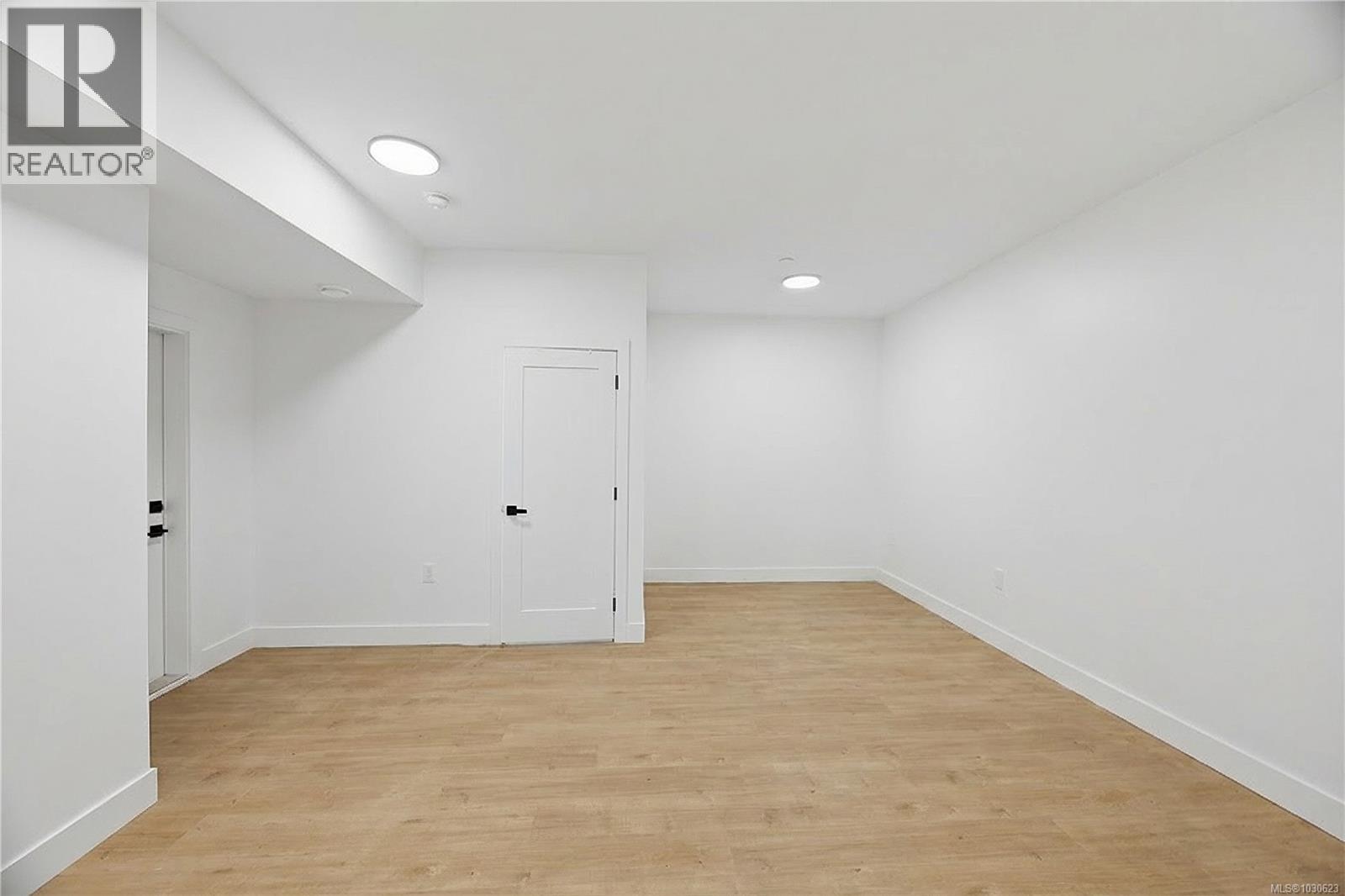 2090 KINGBIRD DR - 28