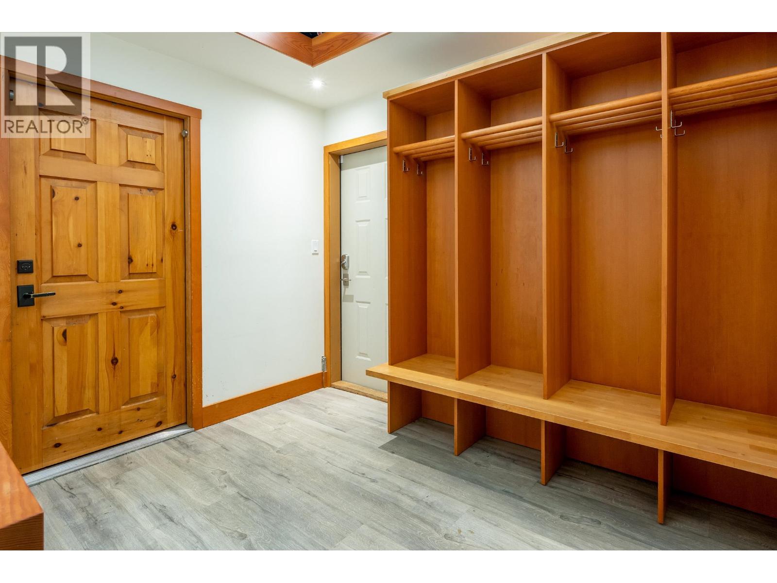 6444 TOAD HOLLOW, Whistler