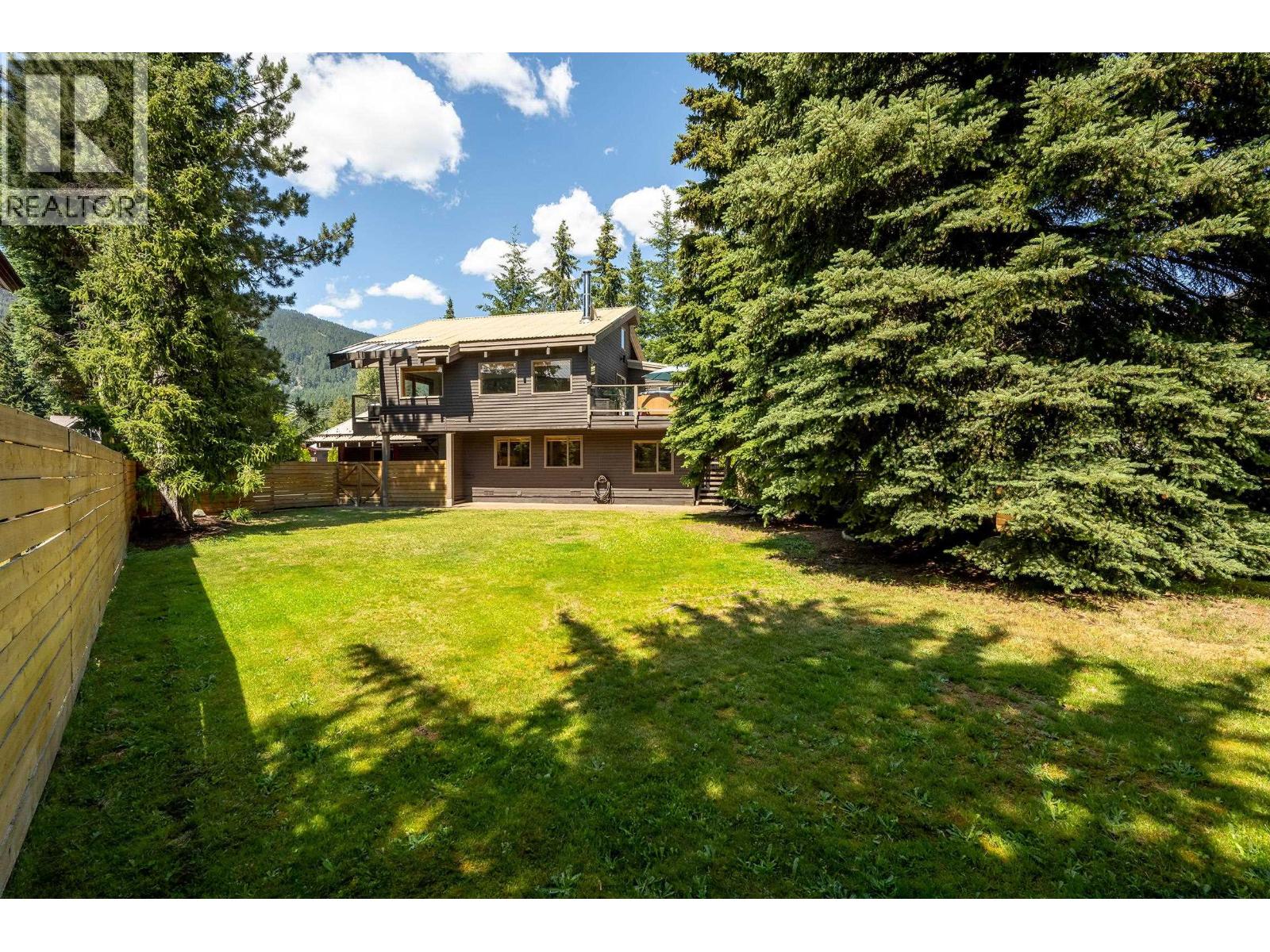 6444 TOAD HOLLOW, Whistler