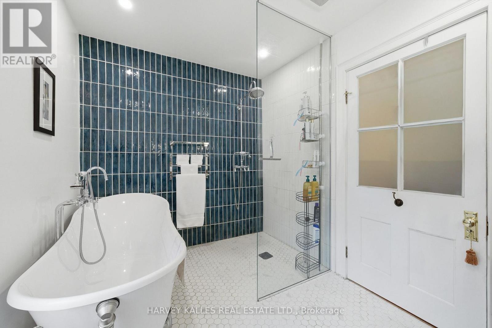 167 VICTORIA AVENUE - 24