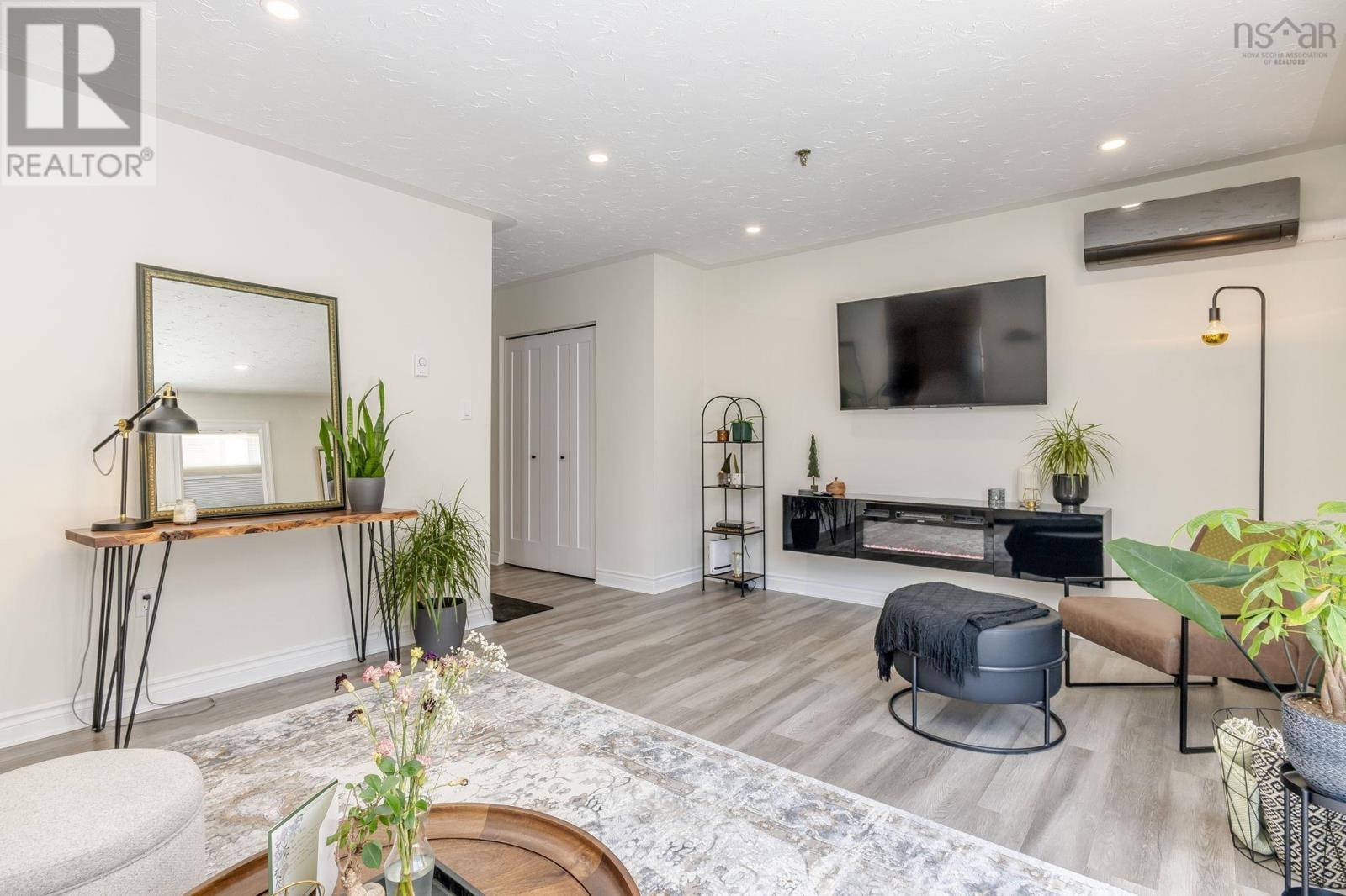 #23 80 COLLINS GROVE - 18