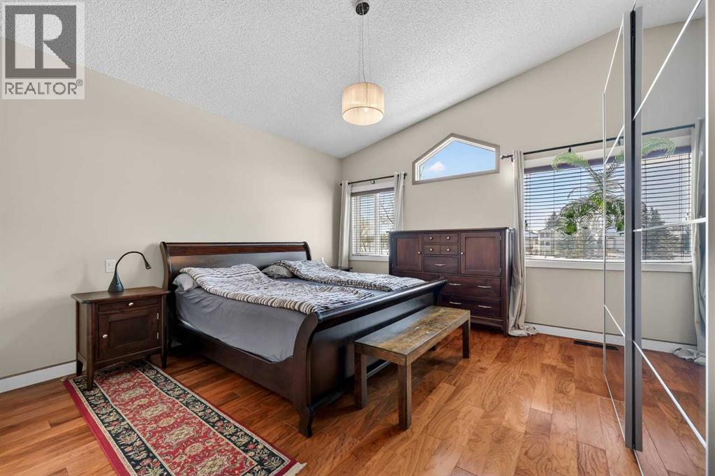 Single Family House Bungalow for Sale in  Douglas Woods Hill SE Douglasdale/Glen Calgary 