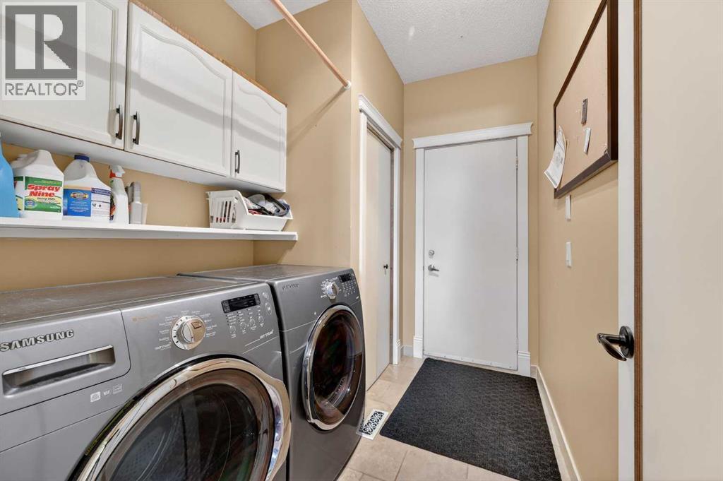 Single Family House Bungalow for Sale in  Douglas Woods Hill SE Douglasdale/Glen Calgary 