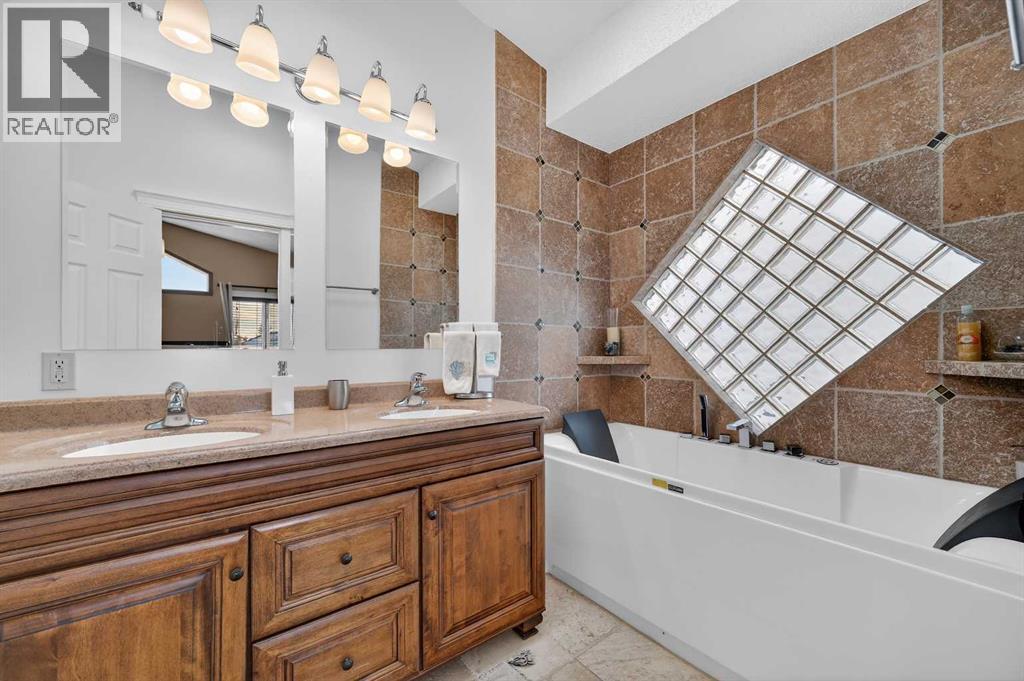 Single Family House Bungalow for Sale in  Douglas Woods Hill SE Douglasdale/Glen Calgary 