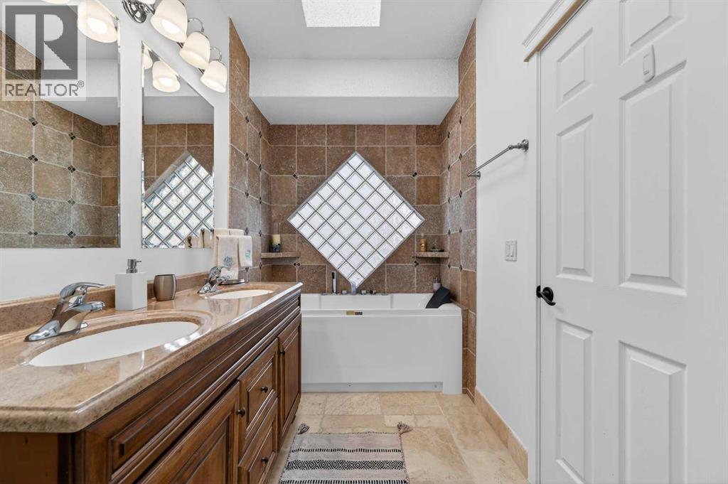 Single Family House Bungalow for Sale in  Douglas Woods Hill SE Douglasdale/Glen Calgary 