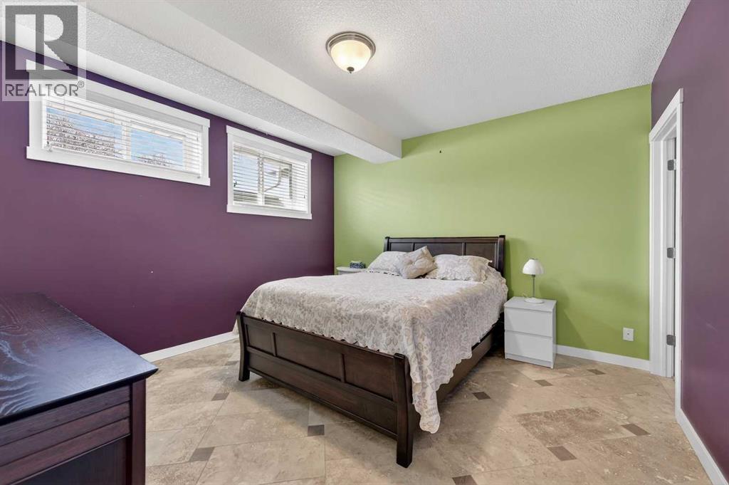 Single Family House Bungalow for Sale in  Douglas Woods Hill SE Douglasdale/Glen Calgary 