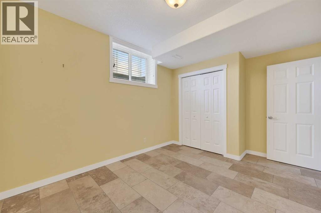 Single Family House Bungalow for Sale in  Douglas Woods Hill SE Douglasdale/Glen Calgary 