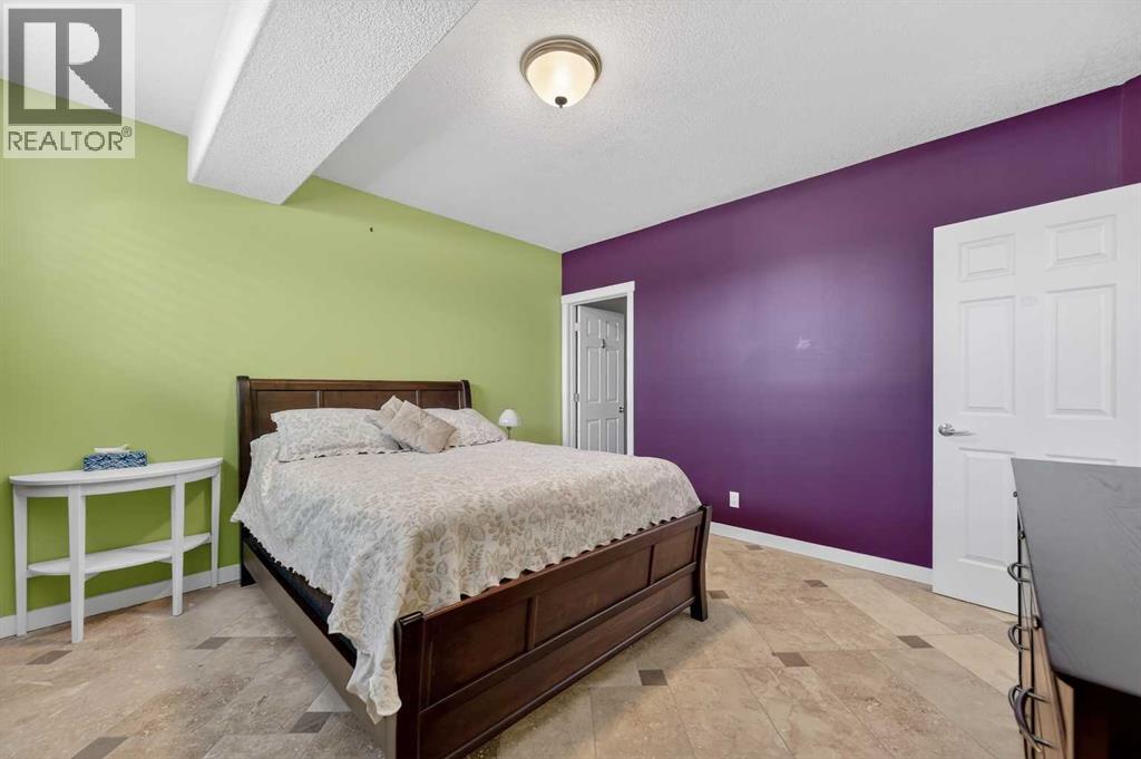 Single Family House Bungalow for Sale in  Douglas Woods Hill SE Douglasdale/Glen Calgary 