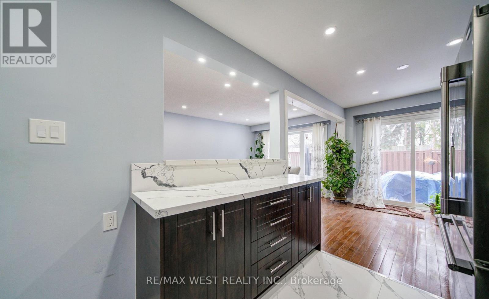#71 3525 BRANDON GATE DRIVE - 17