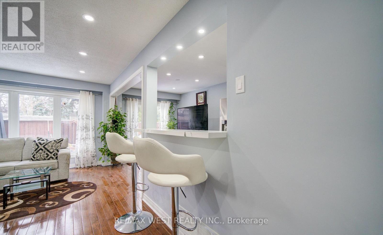 #71 3525 BRANDON GATE DRIVE - 18