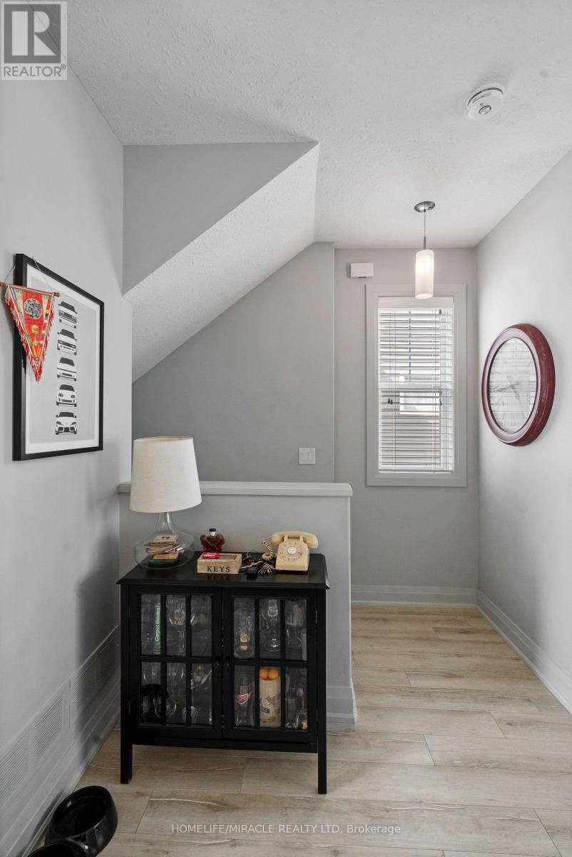 #52 3025 SINGLETON AVENUE - 8