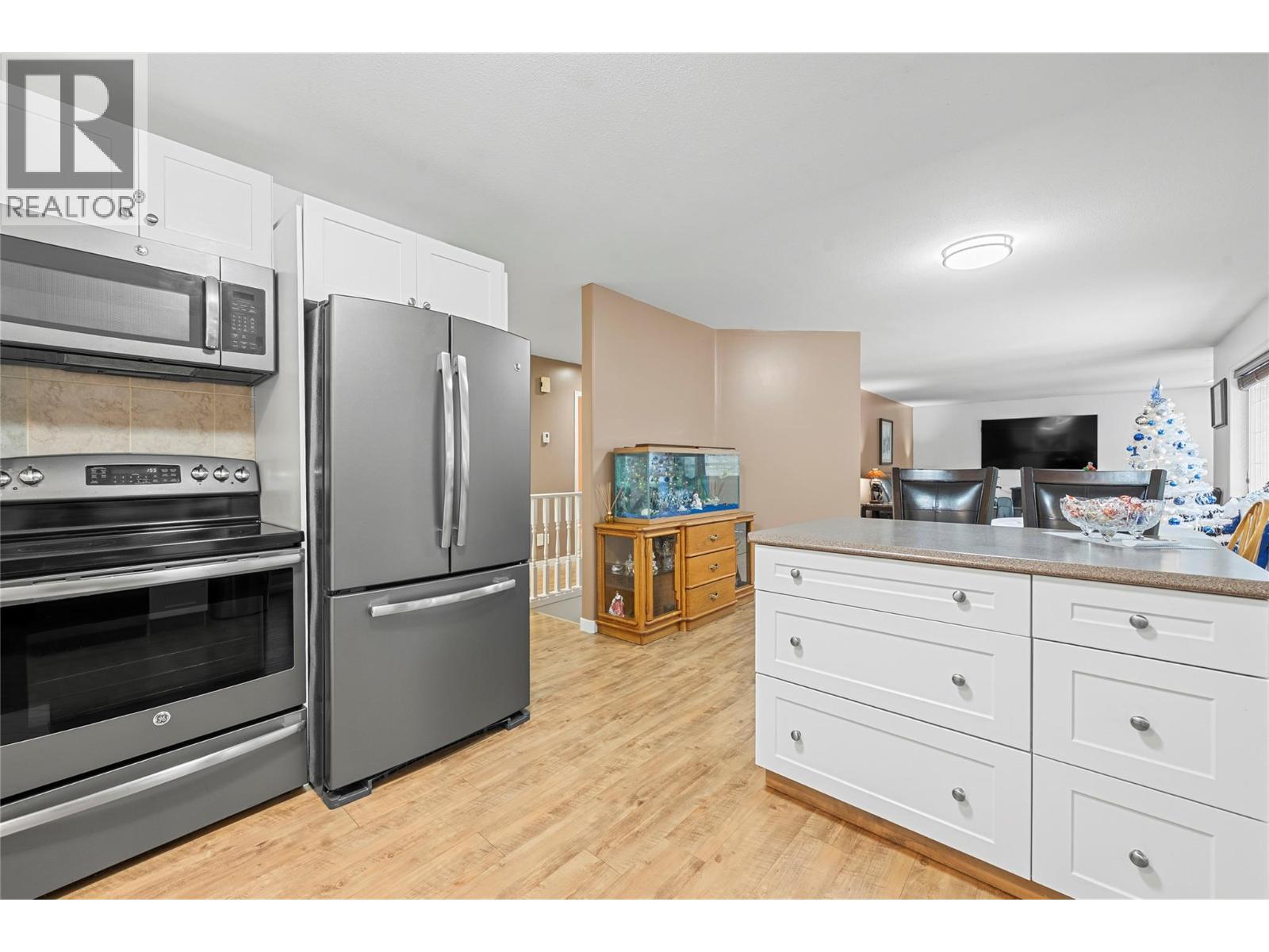 2421 Mount Tuam Crescent - 12