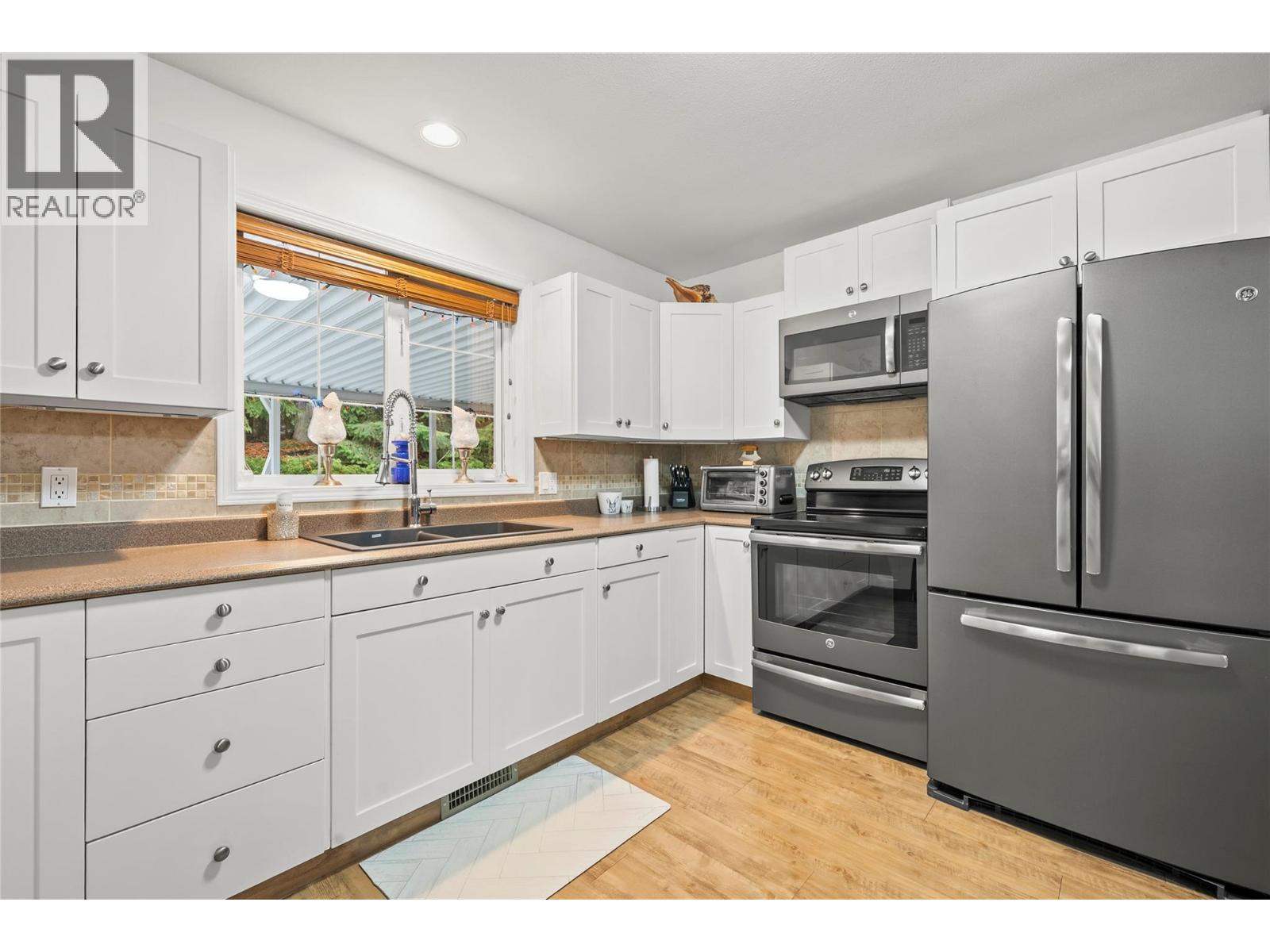 2421 Mount Tuam Crescent - 14