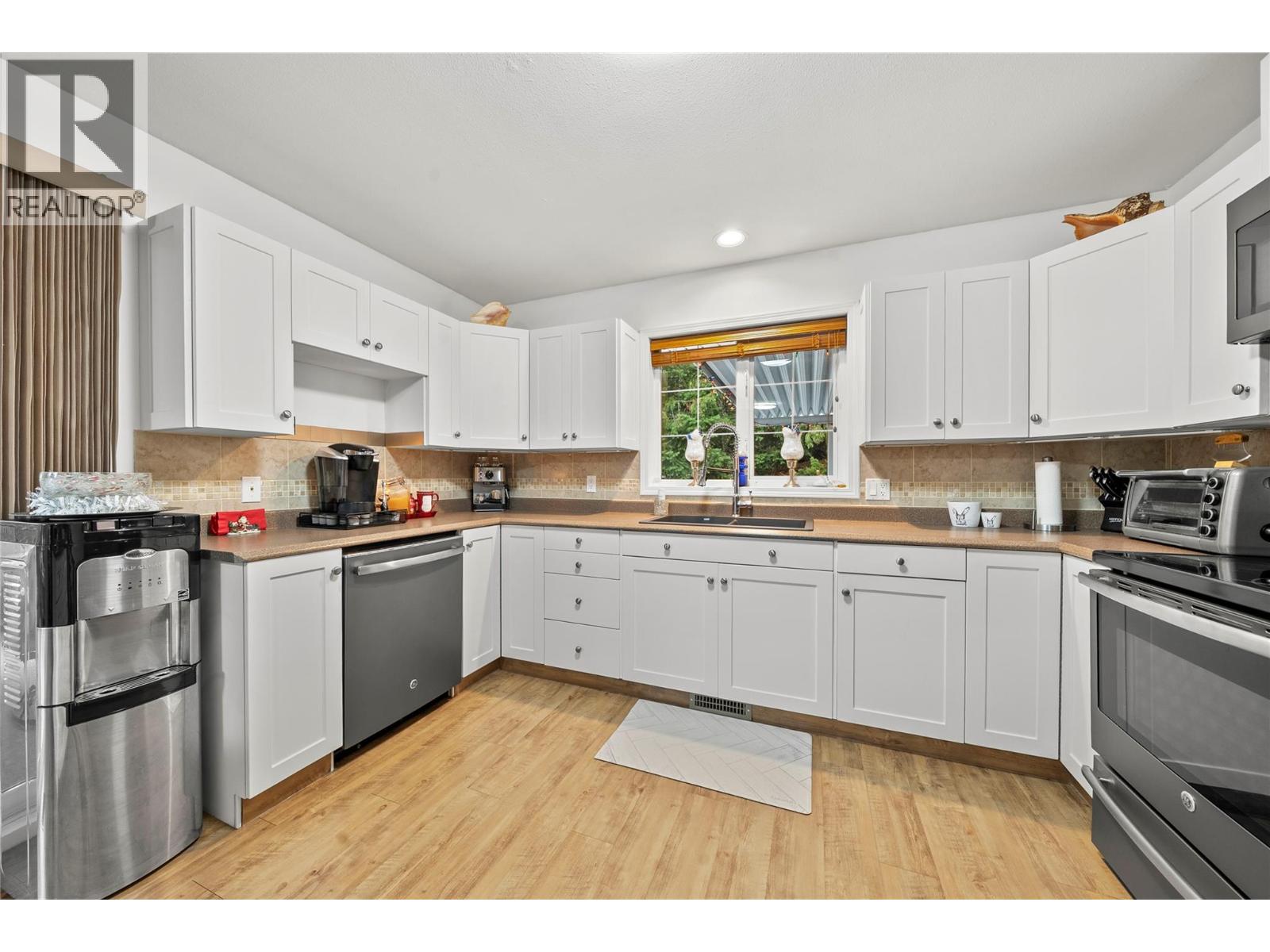 2421 Mount Tuam Crescent - 15