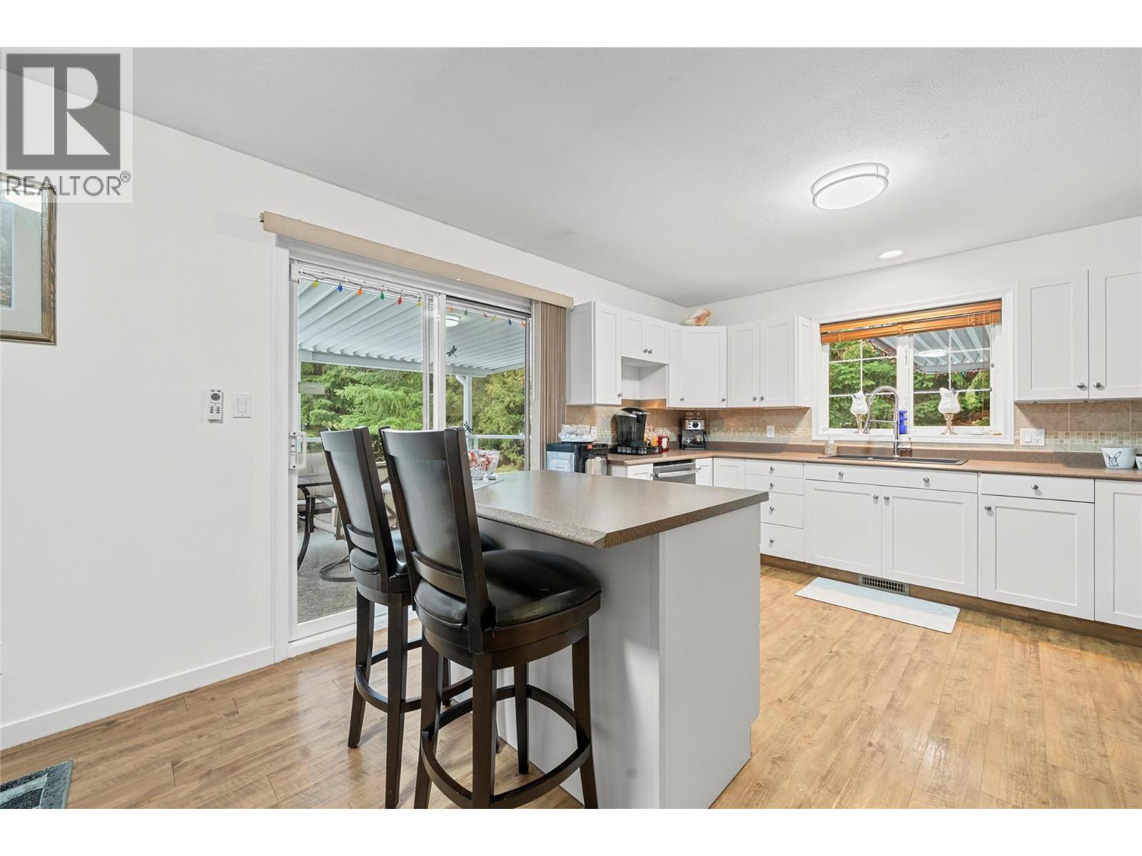 2421 Mount Tuam Crescent - 16