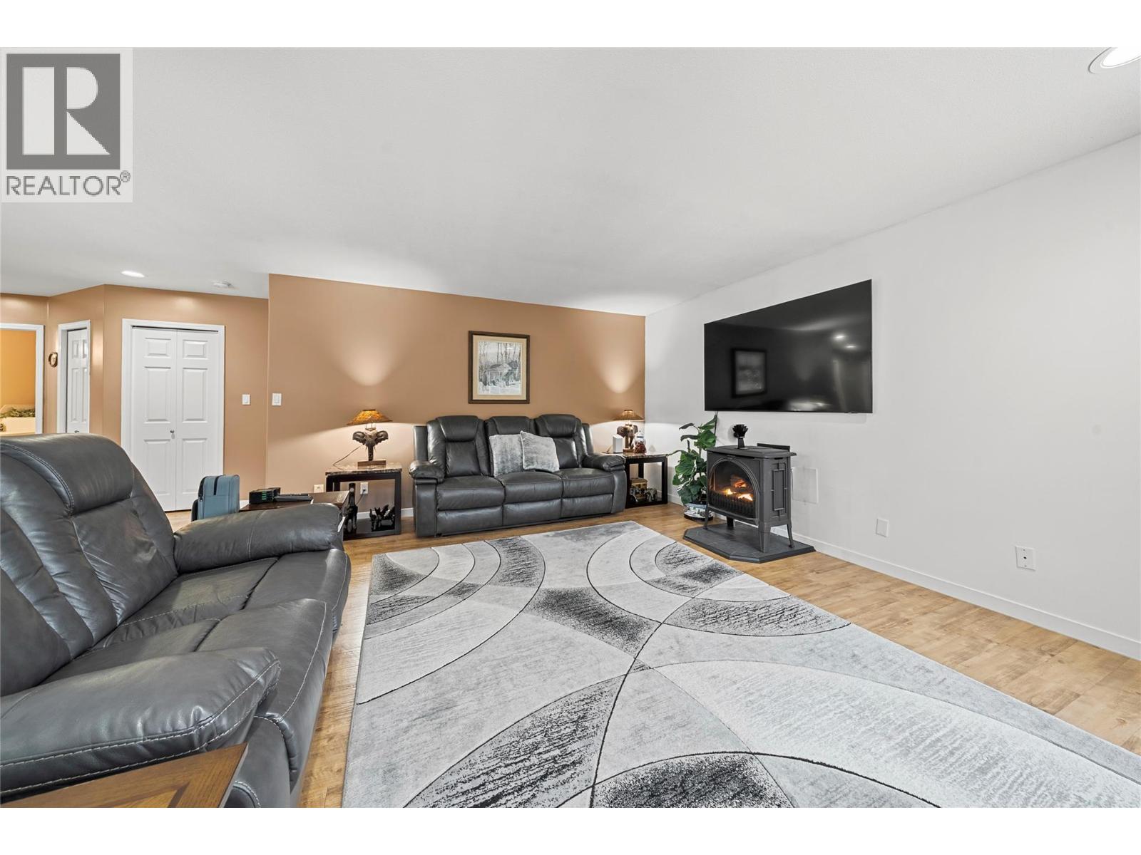 2421 Mount Tuam Crescent - 20
