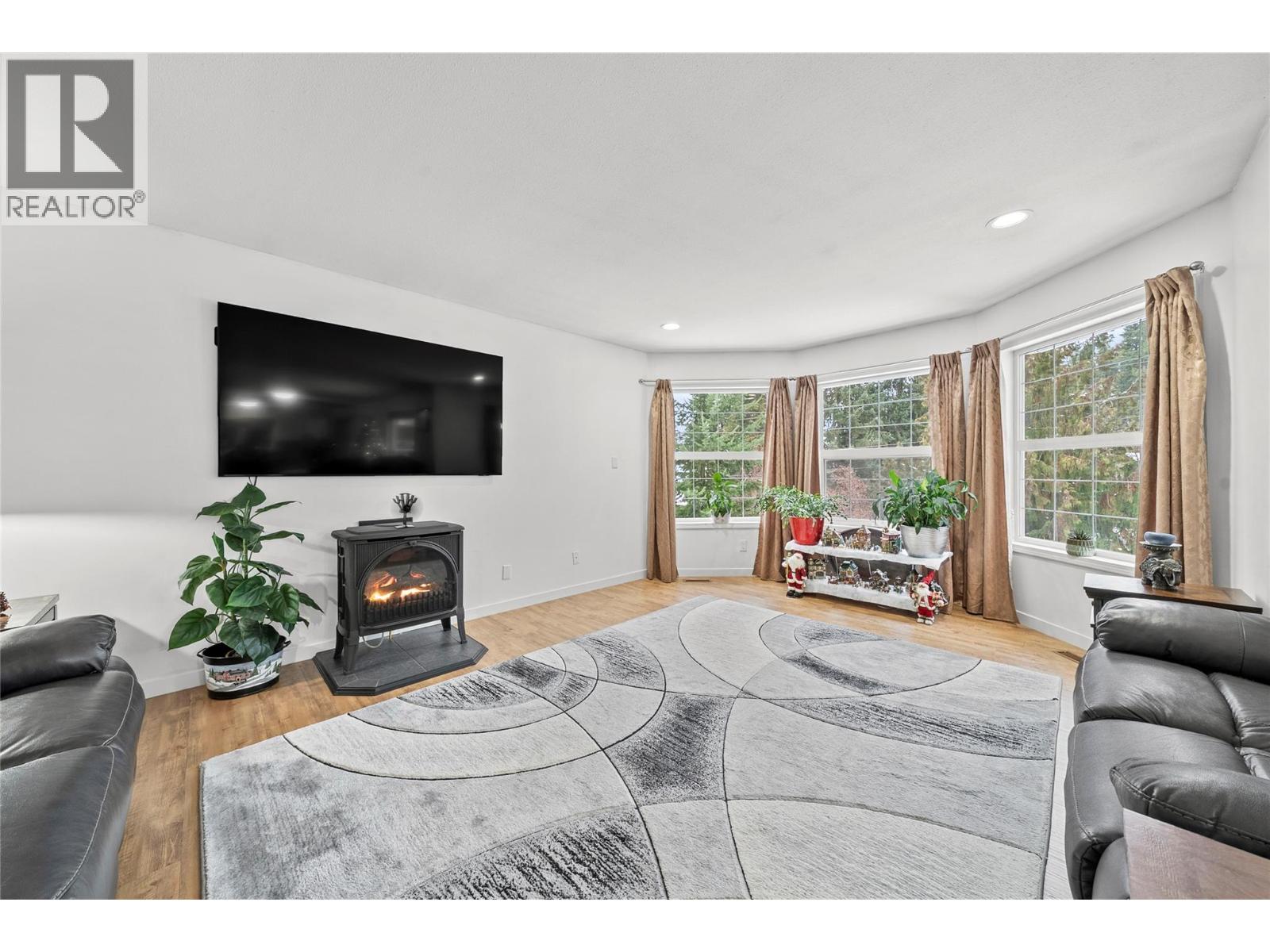 2421 Mount Tuam Crescent - 21