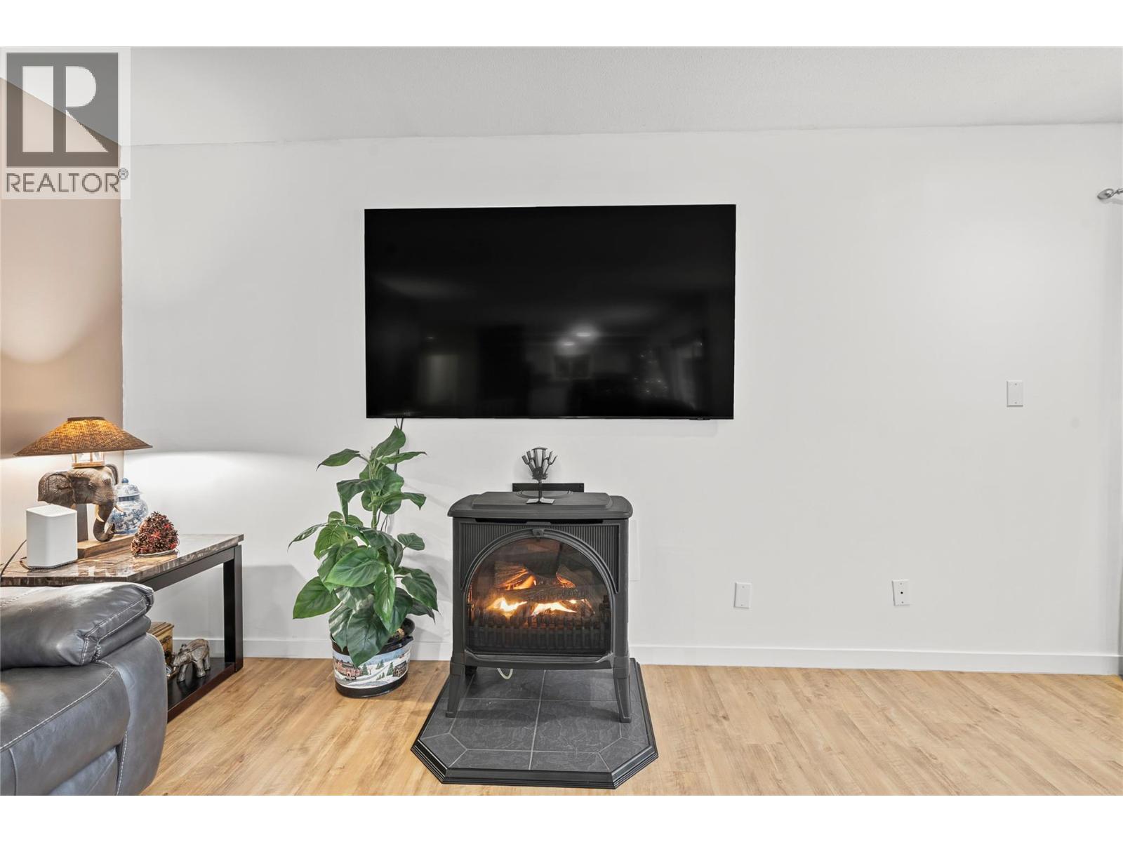 2421 Mount Tuam Crescent - 23