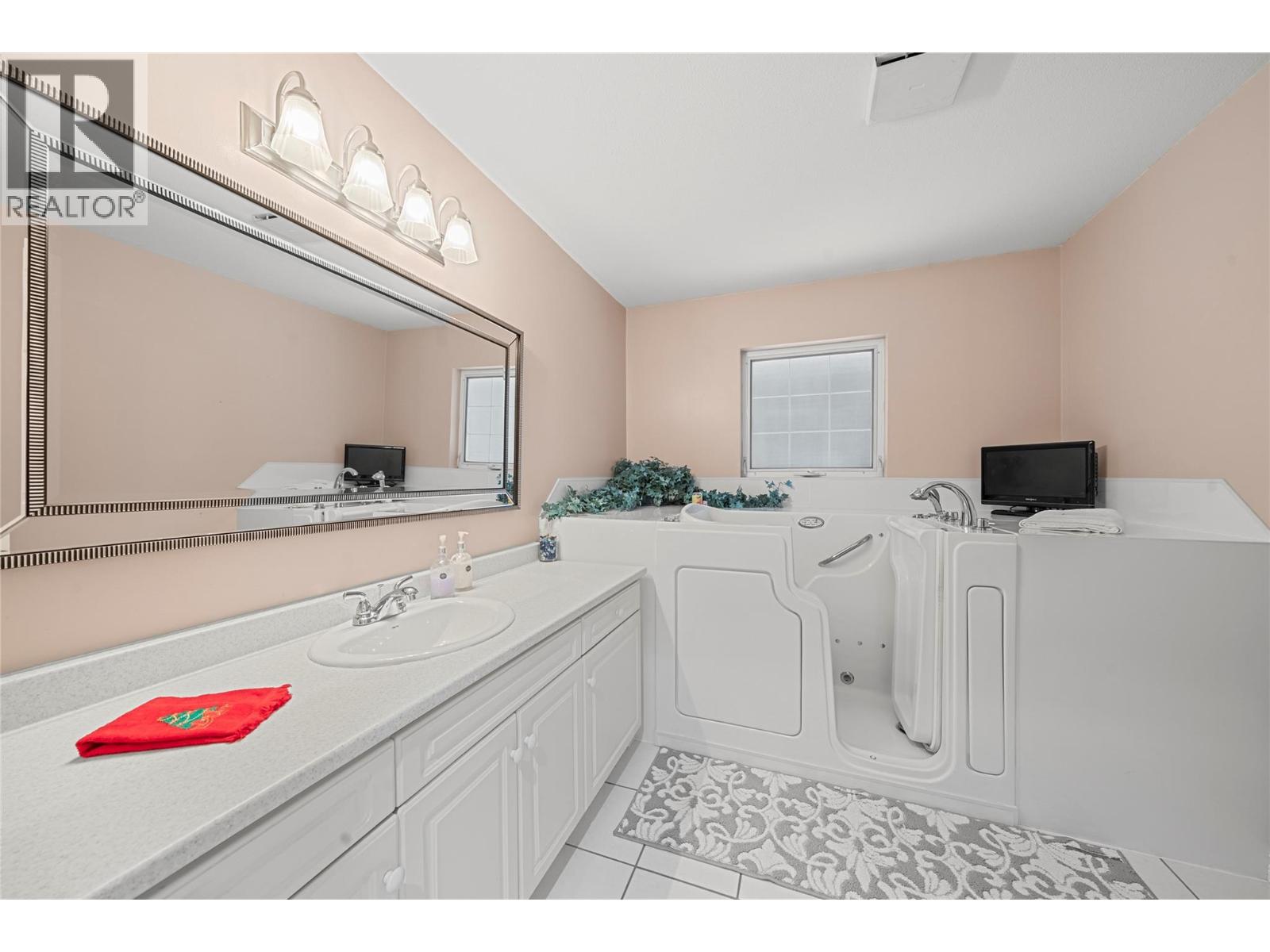 2421 Mount Tuam Crescent - 24