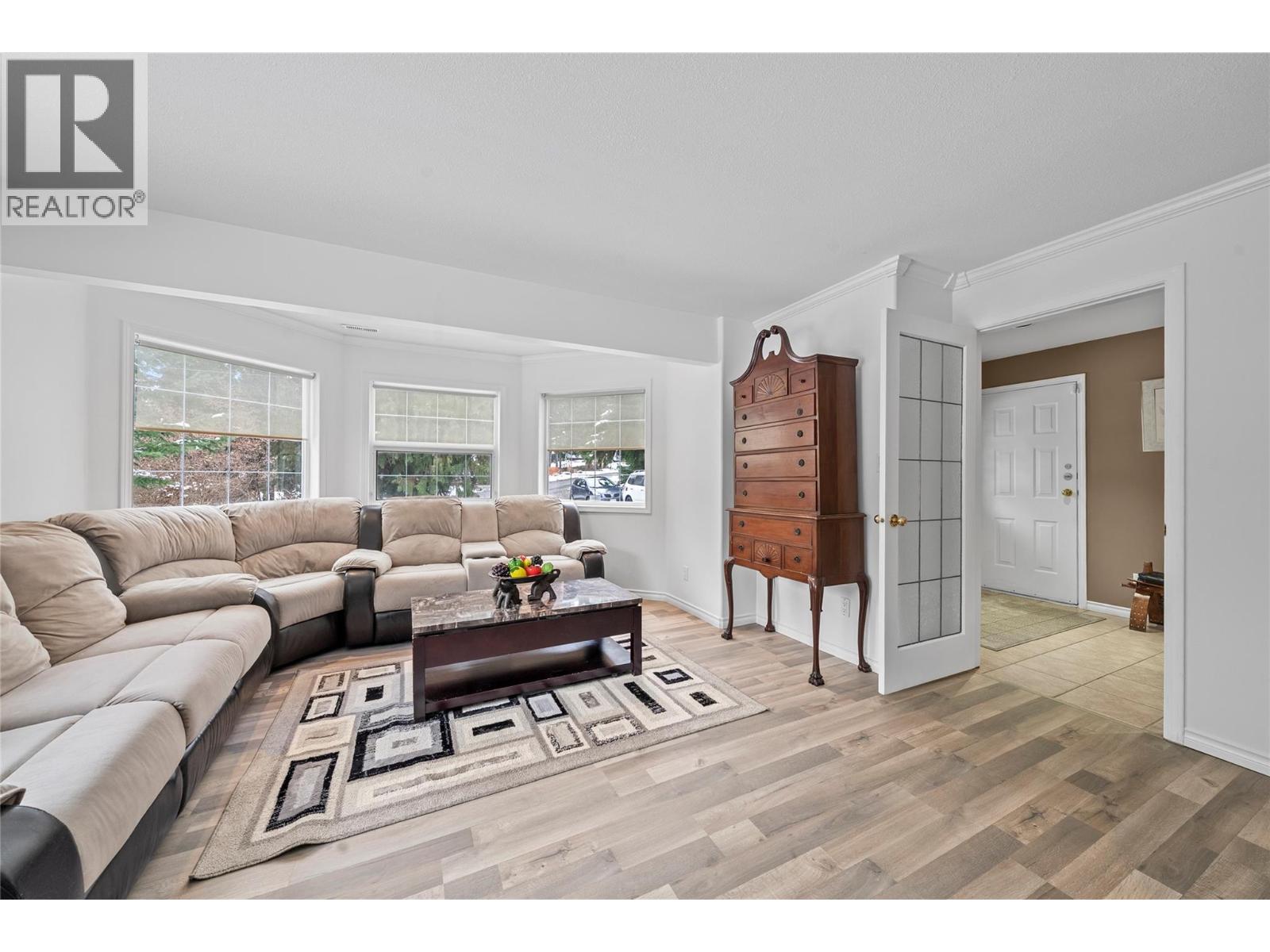 2421 Mount Tuam Crescent - 5