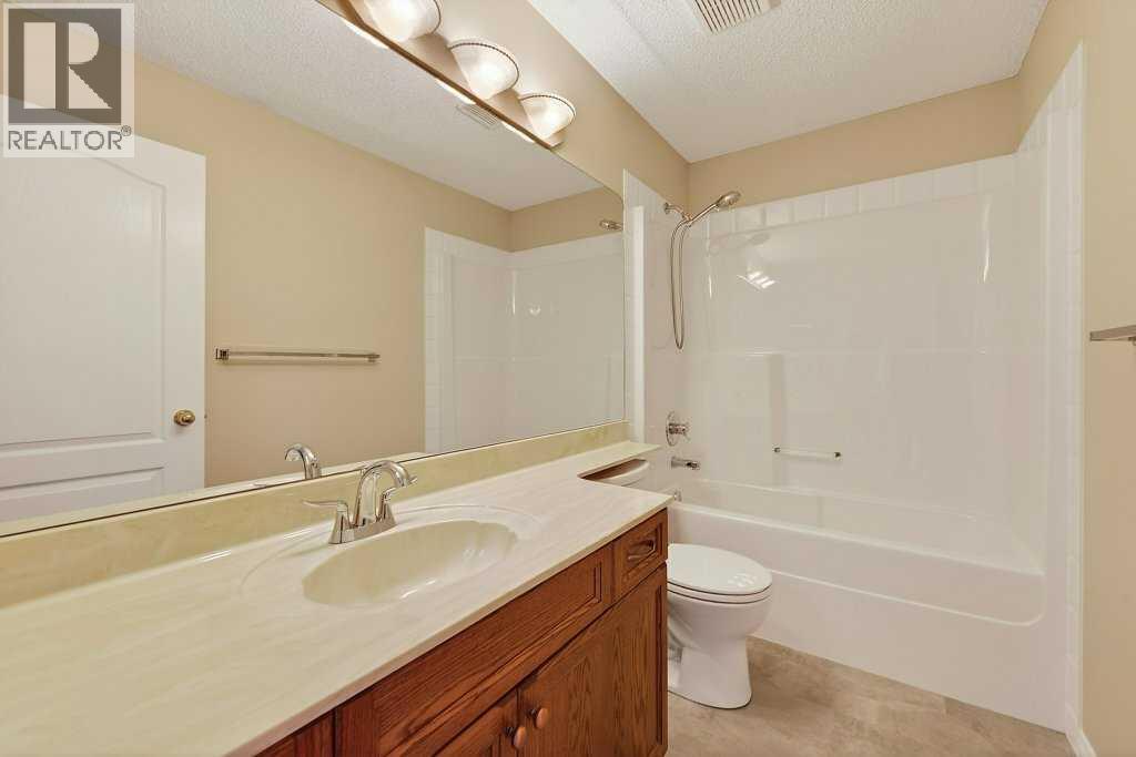 Single Family House for Sale in  Simcrest Heights SW Signal Hill Calgary 