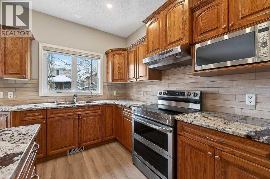 Single Family House for Sale in  Simcrest Heights SW Signal Hill Calgary 
