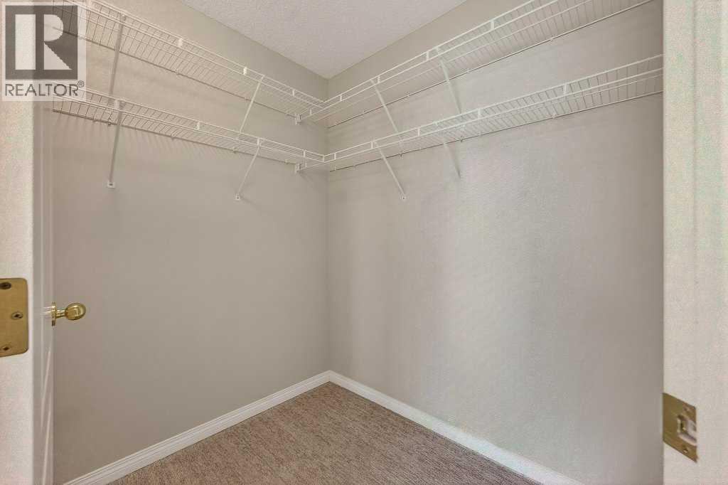 Single Family House for Sale in  Simcrest Heights SW Signal Hill Calgary 