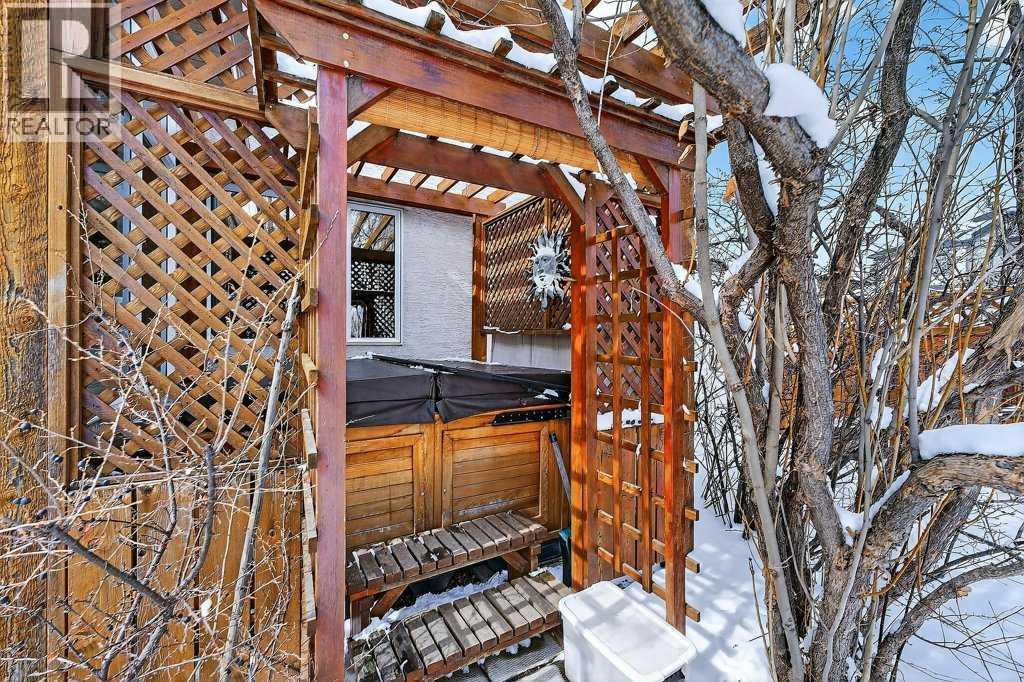 Single Family House for Sale in  Simcrest Heights SW Signal Hill Calgary 