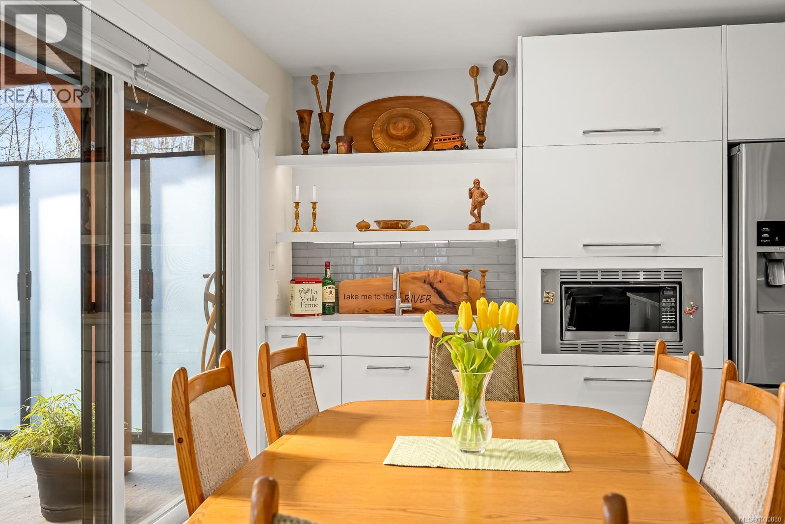 4892 GREAVES CRES - 28