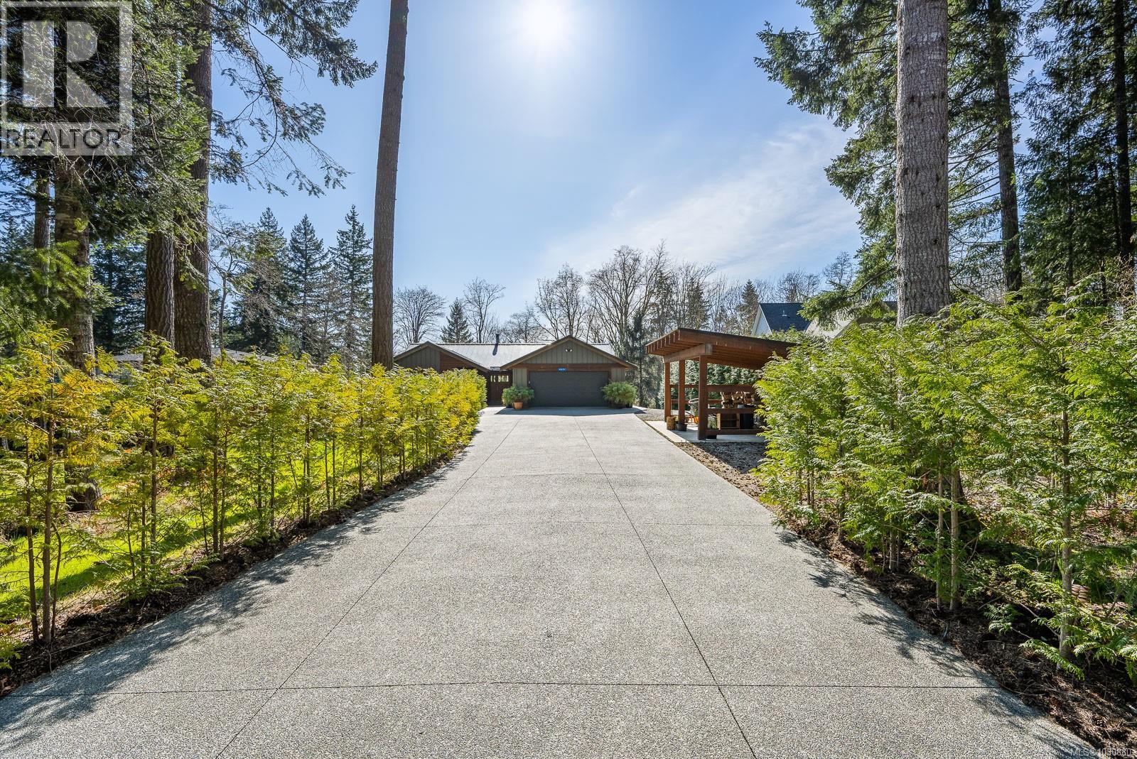 4892 GREAVES CRES - 4