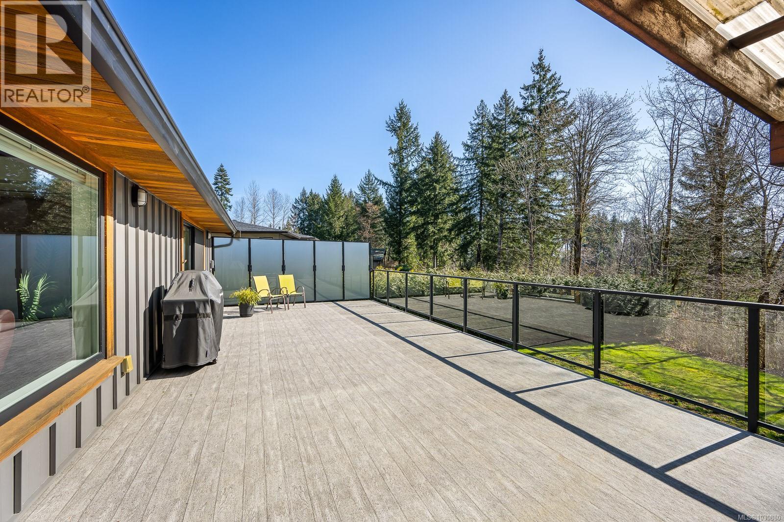 4892 GREAVES CRES - 42