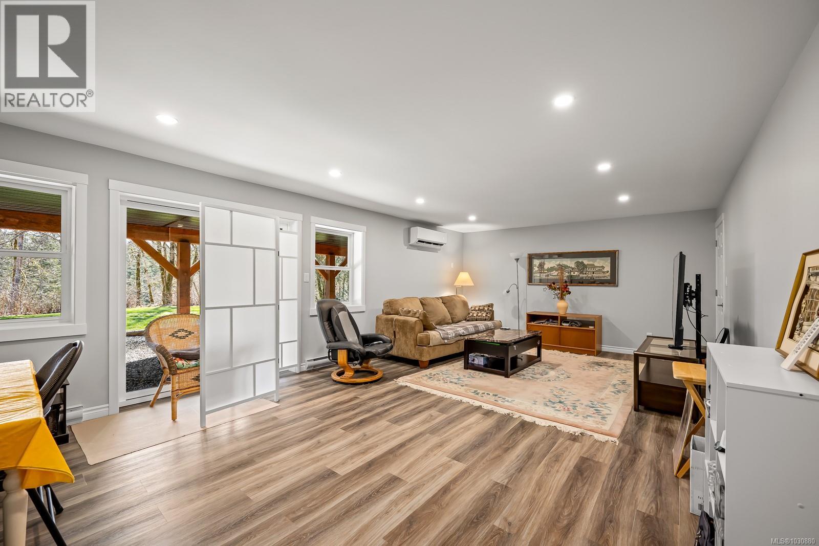 4892 GREAVES CRES - 51