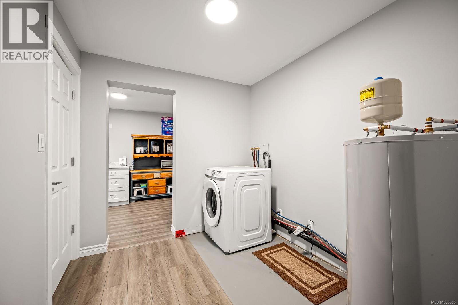 4892 GREAVES CRES - 63