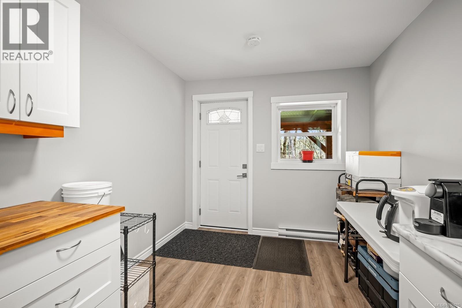 4892 GREAVES CRES - 61