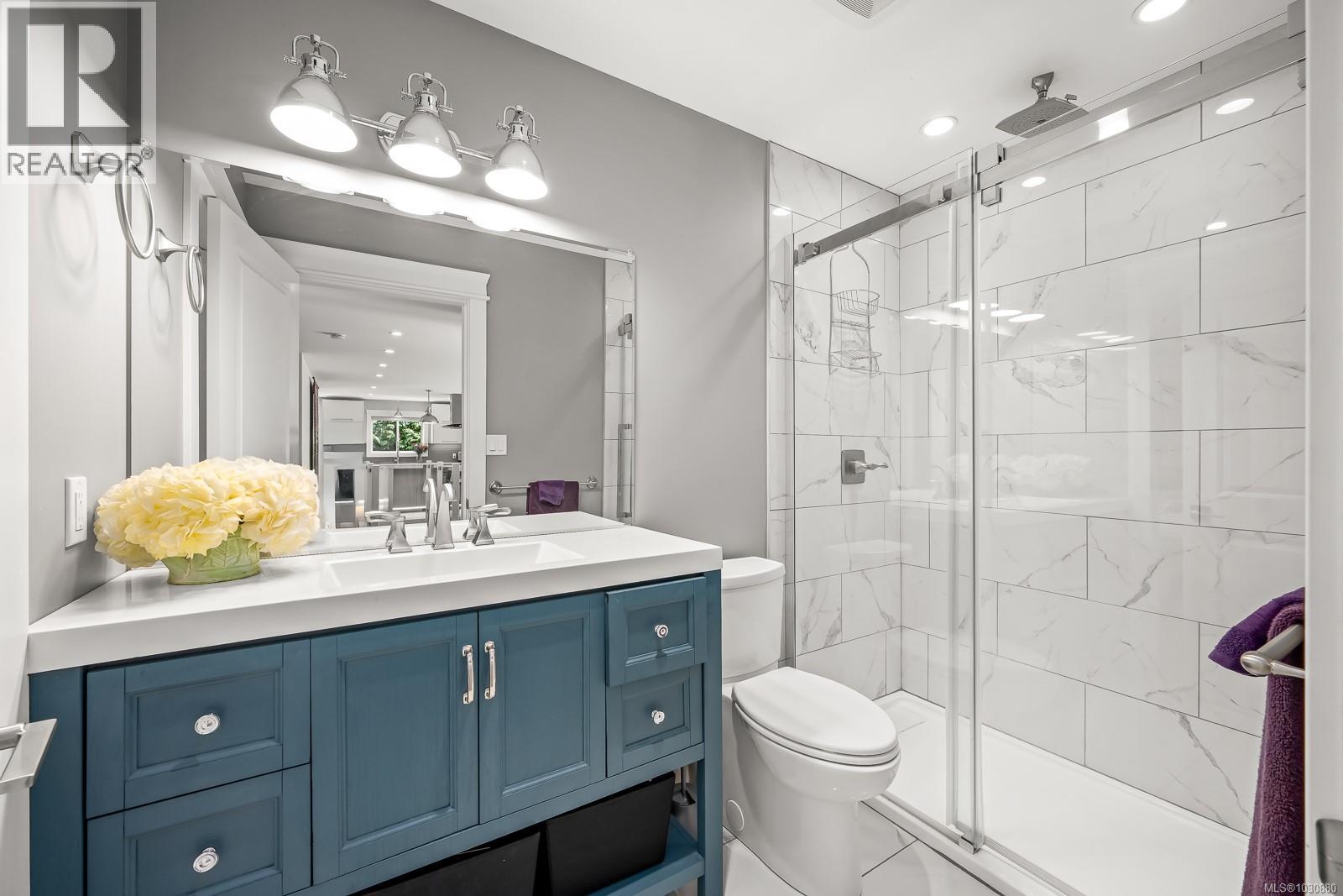 4892 GREAVES CRES - 39