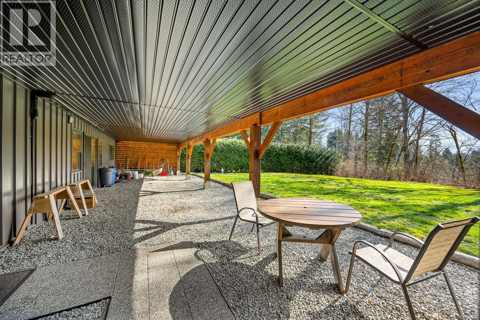 4892 GREAVES CRES - 64