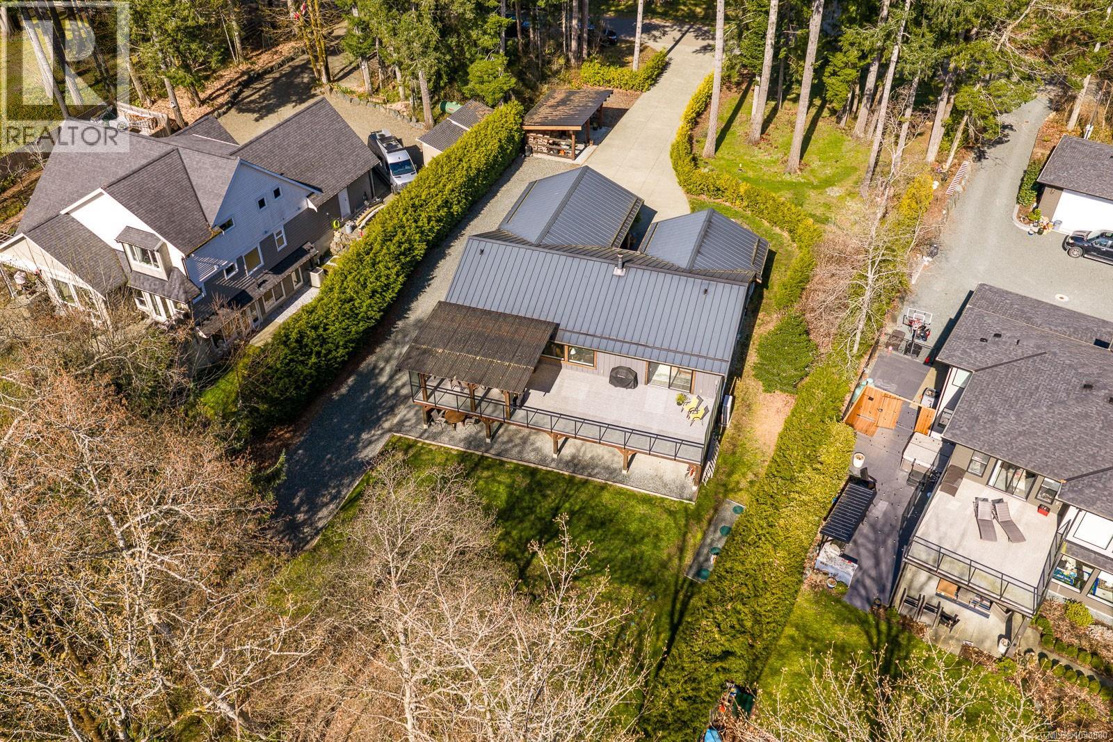 4892 GREAVES CRES - 76