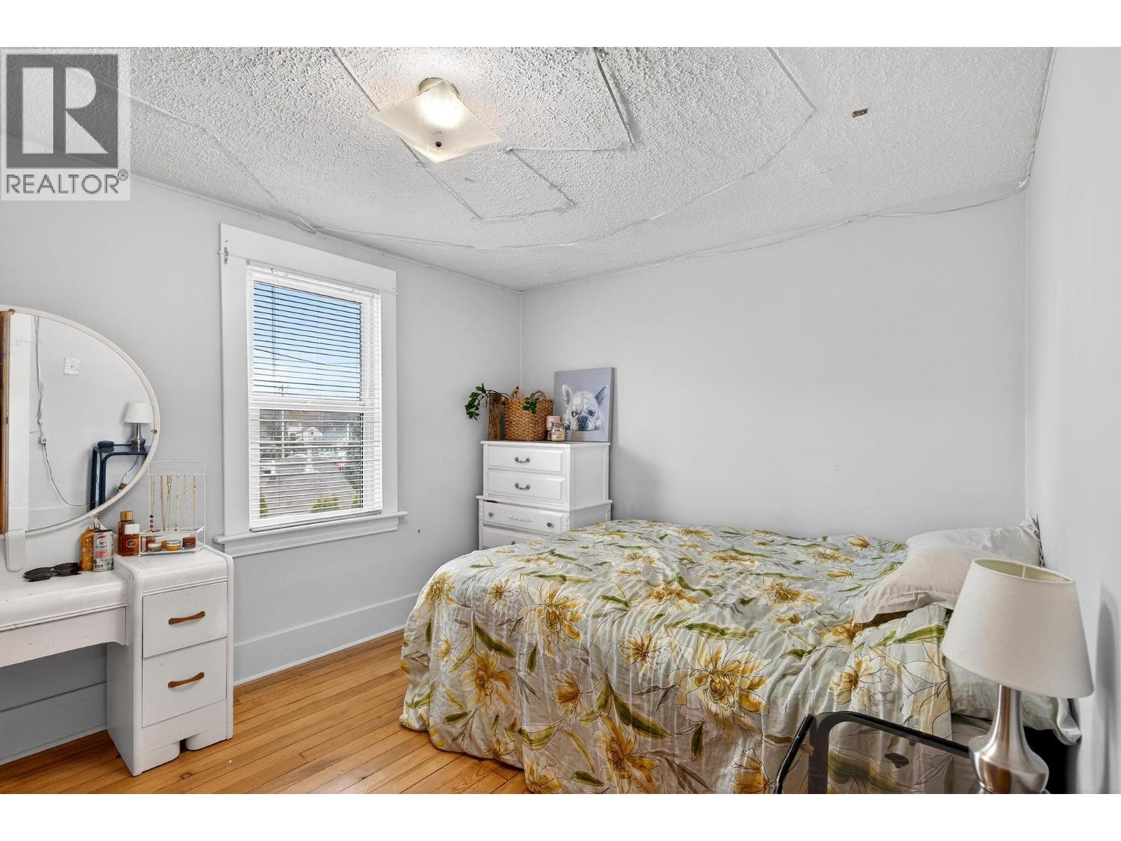 2319 Pandosy Street - 22