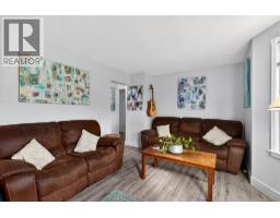 Full bathroom - 2319 Pandosy Street, Kelowna, BC V1Y1T4 Photo 6