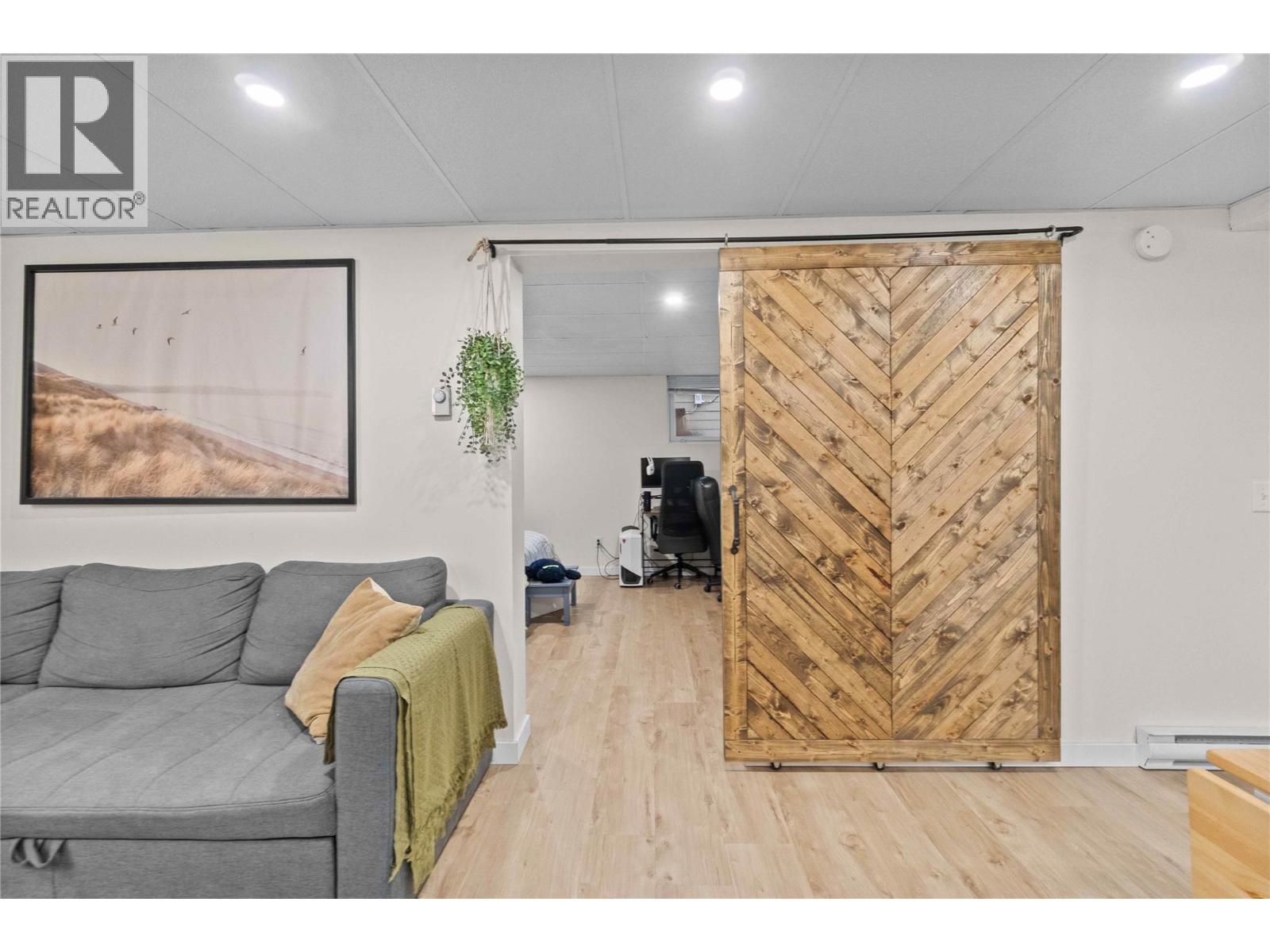 #27 900 10 Avenue SE - 49