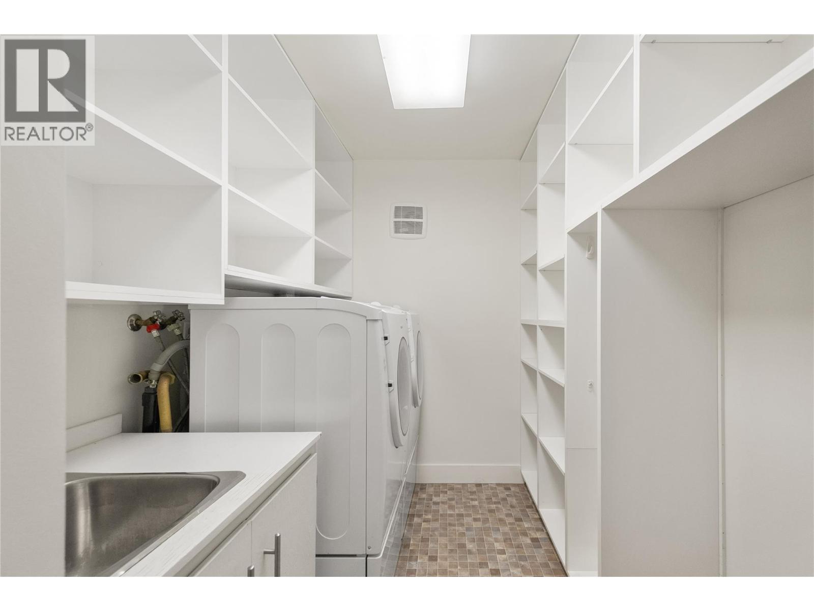 #1206 737 Leon Avenue - 11